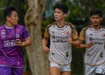 PEMAIN Kelantan FC menjalani latihan kelmarin dalam persiapan menghadapi Sri Pahang pada perlawanan Liga Super di Kuantan malam ini. – IHSAN TRW KELANTAN FC