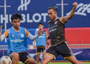 PEMAIN Kelantan FC menjalani latihan di Stadium Mini Taman Ungku Tun Aminah , Johor Bahru kelmarin dalam persiapan menghadapi JDT hari ini. - IHSAN TRW KELANTAN FC