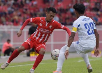 AKSI Kelantan FC (merah) ketika menentang Projek FAM-MSN dalam aksi Liga Perdana di pada perlawanan Liga Perdana di Stadium Sultan Muhammad IV, di sini, sebentar tadi. - IHSAN TRW KELANTAN FC