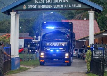 KERAJAAN akan meneliti desakan penduduk agar Depoh Imigresen Relau ditutup kerana bimbangkan keselamatan melibatkan warga asing yang ditahan di situ. - UTUSAN/SHAHIR NOORDIN