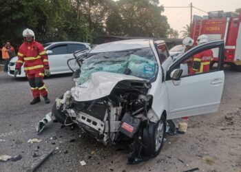 KEADAAN Perodua Alza yang dipandu Subhi Sayuti Abd. Ghani remuk setelah terlibat dalam kemalangan melibatkan tiga kenderaan di Kilometer 28 Jalan Kuala Terengganu - Kuantan dekat Pulau Kerengga, Marang, Terengganu, hari ini.