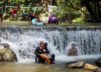 Pihak peniaga dilihat suka menaikkan harga barangan waktu cuti sekolah menjelma. GAMBAR HIASAN