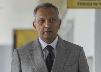 KEVIN Michael Swampillai hadir bagi sambungan prosiding perbicaraan berhubung kes 1MDB di Kompleks Mahkamah Kuala Lumpur hari ini. - FOTO/FARIZ RUSADIO