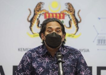 Khairy Jamaluddin memberitahu tiada kes kematian berpunca daripada vaksinasi. -GAMBAR/FAISOL MUSTAFA