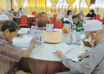SEBAHAGIAN daripada pesara polis yang menghadiri Mesyuarat Agung PKPPNK di Kota Bharu, Kelantan semalam. – FOTO/MUSTAQIM MOHAMED