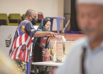 Pilihan Raya Umum Ke-15 yang menyaksikan tidak ada parti dapat sokongan majoriti untuk membentuk kerajaan dikatakan berpunca daripada perpecahan pengundi berdasarkan kaum dan agama.