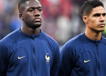 IBRAHIMA Konate (kiri) dan Raphael Varane demam dua hari sebelum berdepan Argentina dalam final Piala Dunia 2022.