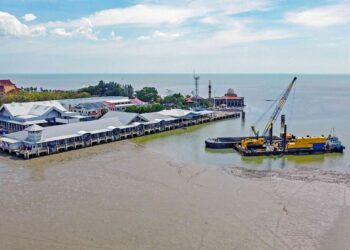 Kerja-kerja pe­ngerukan alur pelayaran bagi laluan feri penum­pang dari Kuala Perlis ke Langkawi dijangka selesai Mei ini.