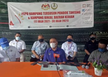 SAARANI Mohammad dalam sidang akhbar selepas melawat PKTK Kampung Tersusun Pondok Tanjung dan Kampung Lubuk Binjai di Bagan Serai hari ini.  - UTUSAN/WAT KAMAL ABAS