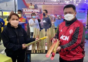 TUANKU Syed Faizuddin Putra Jamalullail dan Tuanku Hajah Lailatul Shahreen Akashah Khalil berkenan berangkat pada majlis Aidilfitri anjuran komuniti Kampung Nelayan Warna-Warna Program Transformasi Di Raja Seberang Ramai Kuala Perlis.