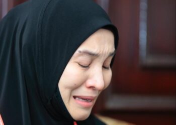 LISDAWATI sebak kerana terpilih menjadi tetamu Allah SWT tahun ini.