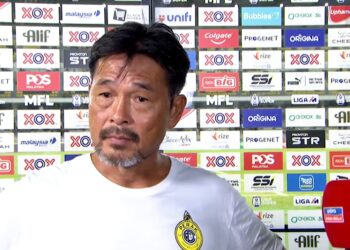 REAKSI Lim Teong Kim ketika menjawab soalan wartawan selepas perlawanan Perak FC menentang JDT malam tadi.