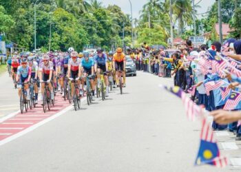 PENGANJURAN Le Tour de Langkawi pada hujung tahun dilihat lebih praktikal bagi membawa masuk pasukan berstatus Jelajah Dunia.