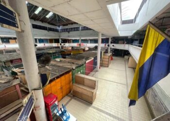 SUASANA di arkeb niaga Padang Besar, Perlis sunyi sepi umpama 'pekan hantu' selepas banyak kedai terpaksa ditutup sepanjang tempoh PKP. - MINGGUAN/NAZLINA NADZARI