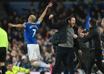 FRANK Lampard meraikan gol kemenangan Everton yang disempurnakan oleh Alex Iwobi  di minit ke-99.