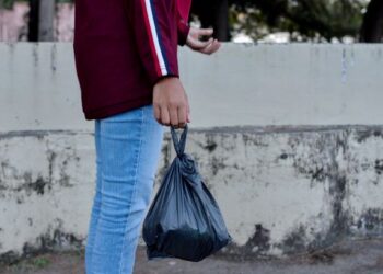 MASYARAKAT kita sudah tenat dek hilang sudah rasa malu yang menjadi tirai memelihara kesucian didikan agama dan benteng kepada akhlak. 
– UTUSAN/PUQTRA HAIRRY ROSLI