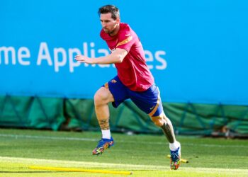 LIONEL Messi menjalani latihan pertama bersama Barcelona hari ini sejak usaha meninggalkan kelab itu menemui kegagalan. - IHSAN BARCELONA FC