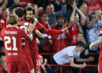 MOHAMED Salah memulakan kebangkitan Liverpool di Anfield.