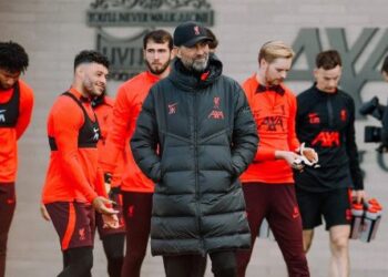 JURGEN Klopp mempersiapkan pasukannya untuk menghadapi Tottenham di London hari ini. - IHSAN LIVERPOOL FC