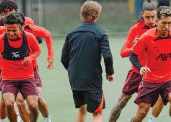 PEMAIN Liverpool melakukan persiapan di Padang Latihan AXA, Liverpool semalam untuk menghadapi Ajax pada saingan Liga Juara-Juara awal pagi esok. - IHSAN LIVERPOOL FC