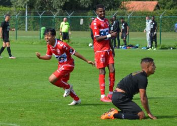 LUQMAN Hakim Shamsudin meraikan jaringannya dalam aksi persahabatan KV Kortrijk kelmarin.