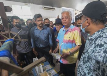 ISMAIL Sabri Yaakob diiringi Menteri Pertanian dan Industri Makanan, Datuk Seri Dr Ronald Kiandee (tengah) melawat Pameran MAHA 2022 di MAEPS, Serdang, hari ini. - FOTO/IHSAN RAKAN MEDIA