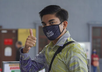 SYED Saddiq Syed Abdul Rahman didakwa bersubahat melakukan pecah amanah dana RM1 juta dan pengubahan wang haram. - UTUSAN/FARIZ RUSADIO
