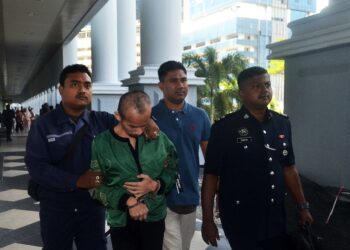 LIM Chia Lin dibawa ke Mahkamah Sesyen Kuala Lumpur bagi menghadapi pertuduhan tidak menyediakan makanan kepada kucing peliharaannya sehingga mati kebuluran. -  UTUSAN/SYAKIR RADIN