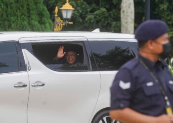 ISMAIL Sabri Yaakob tiba di Istana Negara untuk menghadap Yang di-Pertuan Agong. - UTUSAN/SHIDDIEQIIN ZON