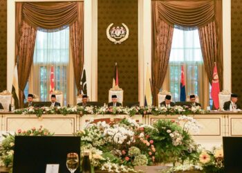 TUANKU MUHRIZ Tuanku Munawir mempengerusikan Mesyuarat Majlis Raja-Raja kali ke-260 di Istana Negara. - FB ISTANA NEGARA