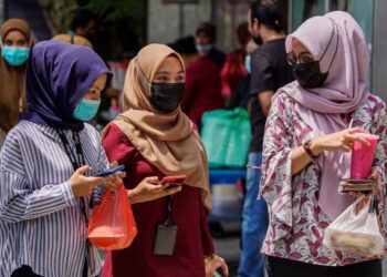 CABARAN mengharungi norma baharu dalam kehidupan dikatakan
memberi kesan mendalam terhadap tahap kesihatan mental
seseorang wanita. - GAMBAR HIASAN/AMIR KHALID