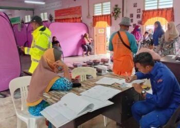 MANGSA banjir yang masih ditempatkan di PPS SA Kayu Ara Pasong, Pontian