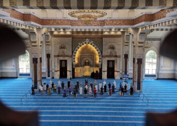 MASJID dan surau Jumaat di Negeri Sembilan dibenarkan beroperasi untuk masyarakat awam terhad kepada 150 orang jemaah terawal bermula esok - UTUSAN/MOHD. SHAHJEHAN MAAMIN
