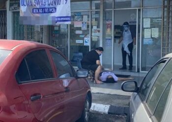 TULAR gambar seorang wanita rebah di hadapan sebuah klinik di Taman Sentosa, Klang sebelum disahkan meninggal dunia oleh ambulans yang tiba di lokasi kejadian pagi tadi.