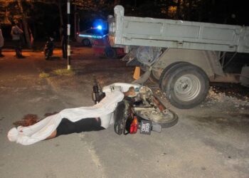 KEADAAN kemalangan yang meragut nyawa seorang penunggang motosikal di Taman Emas, Kuala Lipis di Lipis, Pahang. - IHSAN IPD LIPIS