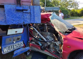 KEADAAN kenderaan dipandu mangsa yang maut dalam kemalangan di Kampung Sungai Layang, Jalan Seremban-Tampin, Rembau, Negeri Sembilan. 