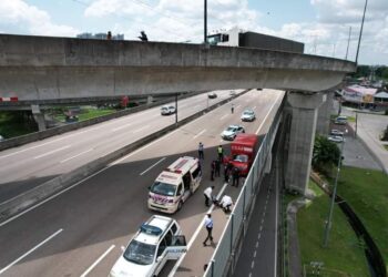 MANGSA maut selepas terjatuh dari ketinggian enam meter di Kilometer 4, Lebuh Raya EDL menghala Pandan di Johor Bahru, Johor.