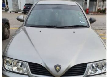 SEORANG kanak-kanak lelaki berusia tiga tahun yang meninggal dunia dipercayai tertinggal dalam kereta selama empat jam di Taman Ria, Sungai Petani semalam. - UTUSAN/OTHMAN YAHAYA