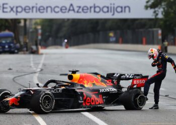 MAX Verstappen kecewa gagal menamatkan perlumbaan selepas mengalami masalah tayar menuju lima pusingan terakhir.