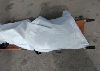 MAYAT nelayan tempatan dipercayai yang dilaporkan hilang pada Khamis lalu ditemukan di Pulau Talang dekat Pantai Remis petang semalam. - IHSAN MARITIM MALAYSIA PERAK