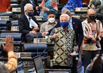 DARIPADA mendesak pembubaran awal, UMNO seharusnya mendukung konvensi baharu Parlimen Berpenggal Tetap,
sampai 15 Julai 2023.