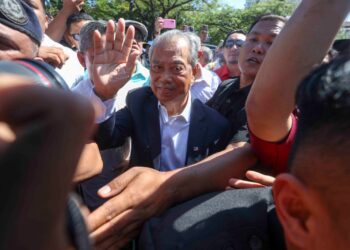 MUHYIDDIN Yassin disahkan akan didakwa esok. - UTUSAN/FAISOL MUSTAFA