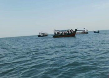 MISI mencari dan menyelamat (SAR) seorang pengendali jet ski yang terjatuh ke dalam laut di perairan Monkey Beach, Taman Negara Teluk Bahang, Pulau Pinang, semalam diteruskan pagi ini.