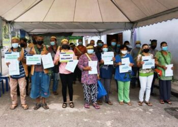SEBAHAGIAN daripada 44 orang asli yang hadir ke PPV Dewan Alamanda, Jasin, Melaka. - UTUSAN/DIYANATUL ATIQAH ZAKARYA
