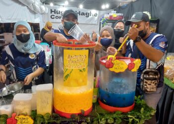 PENGLIBATAN pelajar dalam bidang perniagaan dapat menonjolkan prestasi terutama dalam menempuh dunia yang mencabar. – GAMBAR HIASAN
