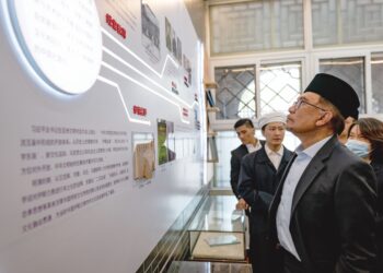 KERAJAAN kepimpinan Anwar Ibrahim juga perlu menoleh ke India yang kini menjelma sebagai negara gergasi ekonomi dunia setanding China. – PEJABAT PERDANA MENTERI