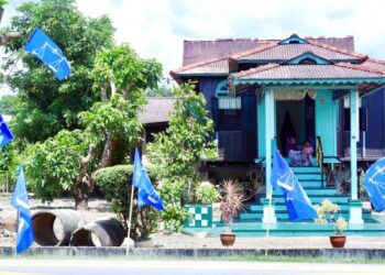 KEMENANGAN Barisan Nasional (BN) khususnya UMNO dalam Pilihan Raya Negeri (PRN) Melaka mengajar mereka agar melayani dan berkhidmat dengan jujur kepada rakyat. – UTUSAN/RASUL AZLI SAMAD