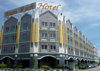 Kehadiran pelajar perhotelan daripada institusi pengajian tinggi yang membuat latihan amali melegakan pihak hotel yang kini menghadapi kekurangan pekerja.