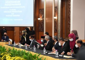 MoU ditandatangani antara Kerajaan Persekutuan dan PH bagi mengembalikan kestabilan politik negara di Parlimen.  - IHSAN PMO
