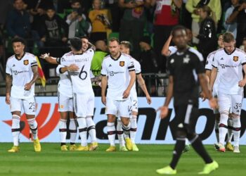 PENYERANG Manchester United, Cristiano Ronaldo meraikan sepakan penalti yang dijaringkan ketika menentang kelab Moldova, Sheriff Tiraspol dalam aksi Liga Europa di Chisinau hari ini. - AFP
